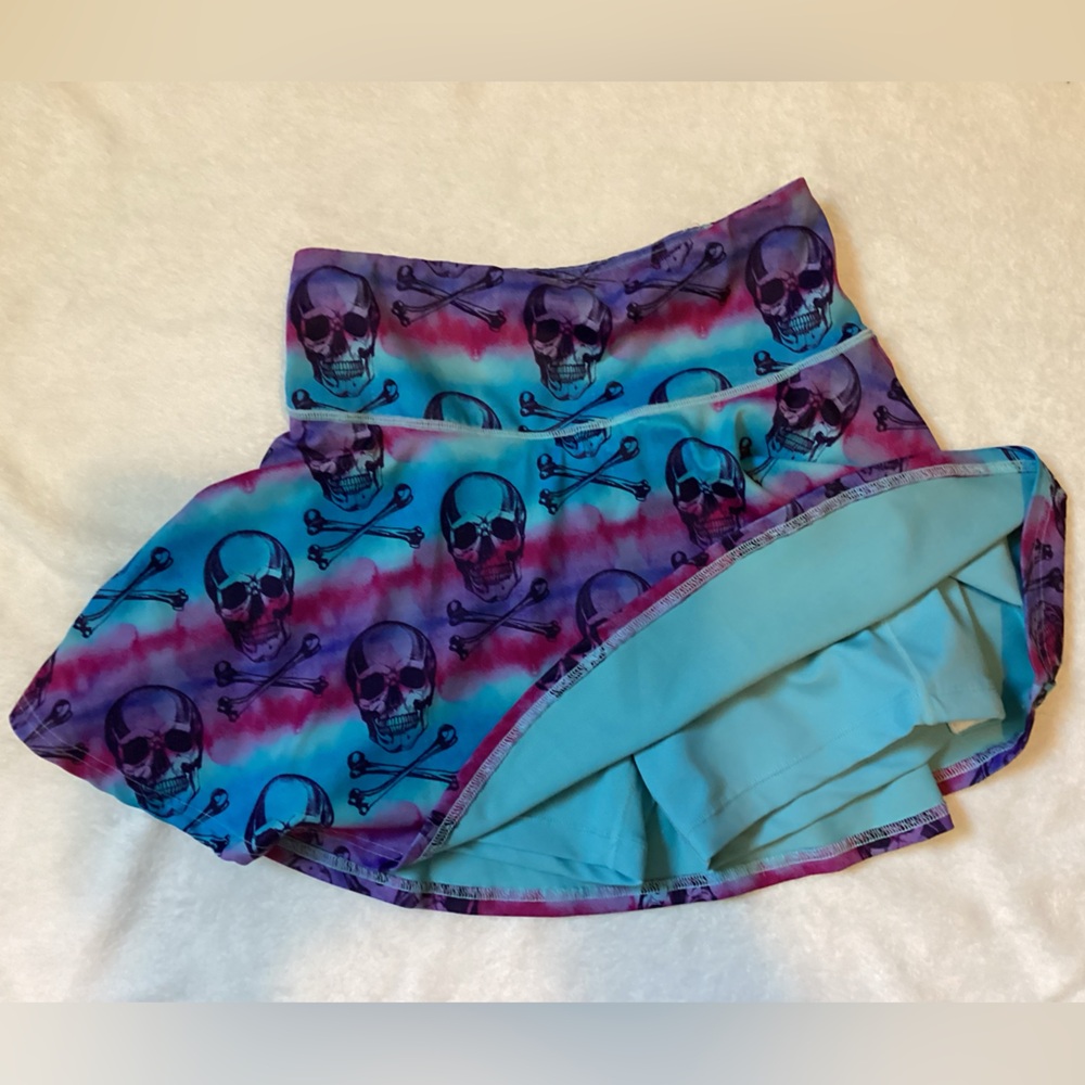 Constantly Varied Gear CVG Watercolor Skulls Skirt Skort Size Small